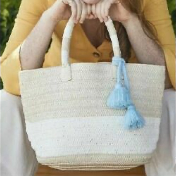 ALTRU straw tote with blue tassel - Picture 4 of 5